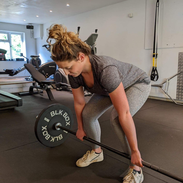 A female customer lifting a barbell